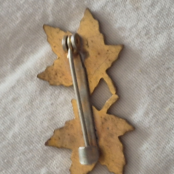 Ottawa Canada Maple Leaf Pins - Picture 2 of 2